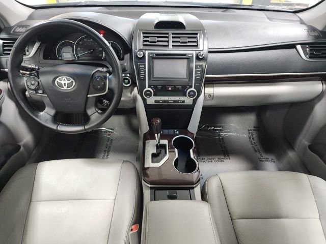Used 2013 Toyota Camry XLE image 2