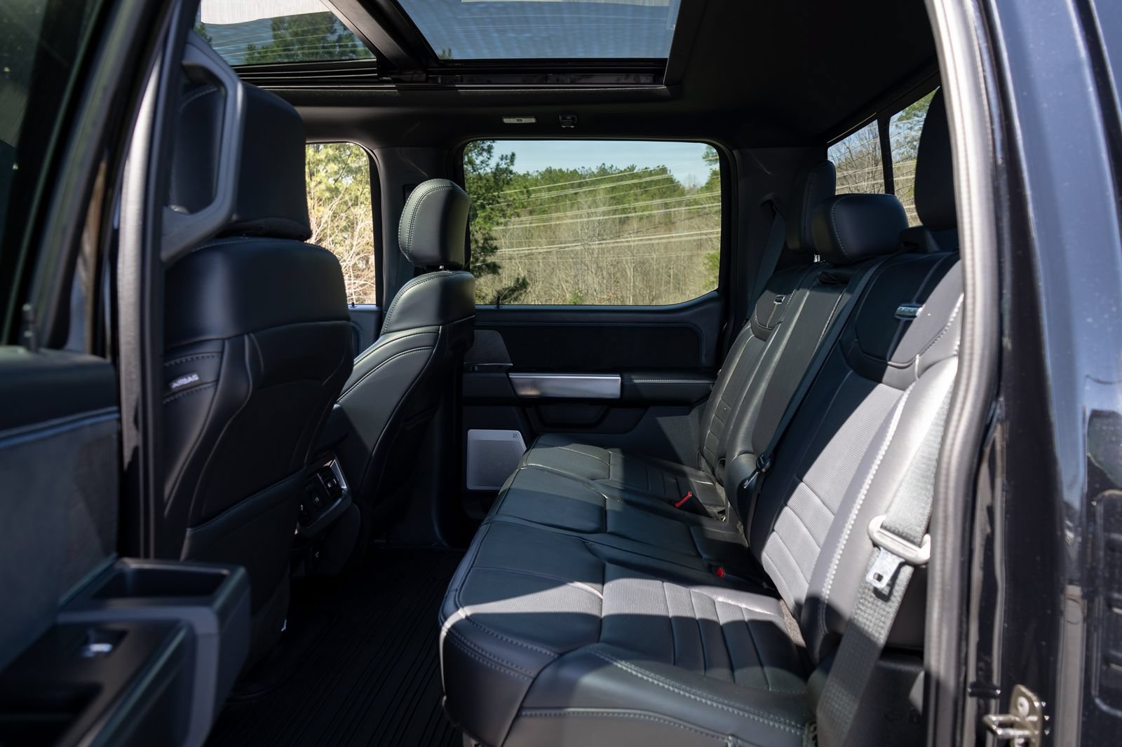 Used 2025 Ford F450 Platinum w/ FX4 Off-Road Package AWD/4WD image 33