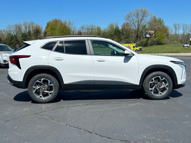Used 2024 Chevrolet Trax LT w/ Driver Confidence Package FWD image 43