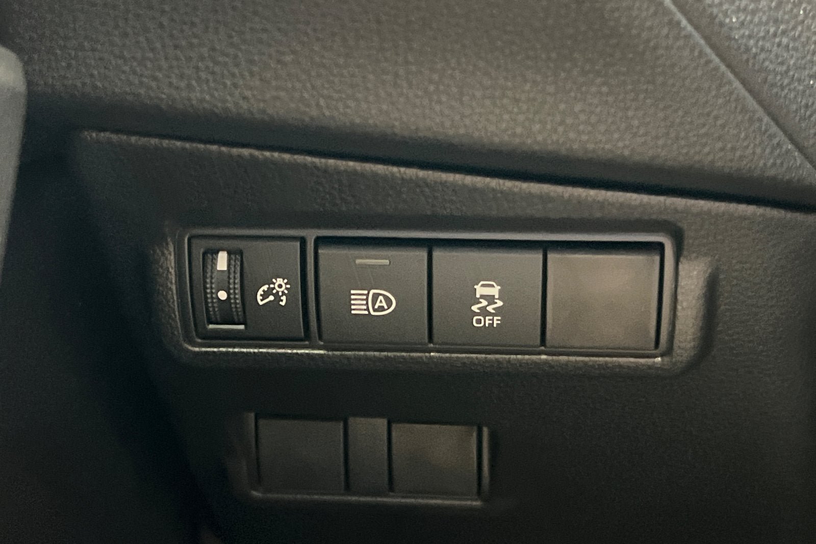 New 2026 Toyota Corolla Cross LE w/ Moonroof Package FWD image 28