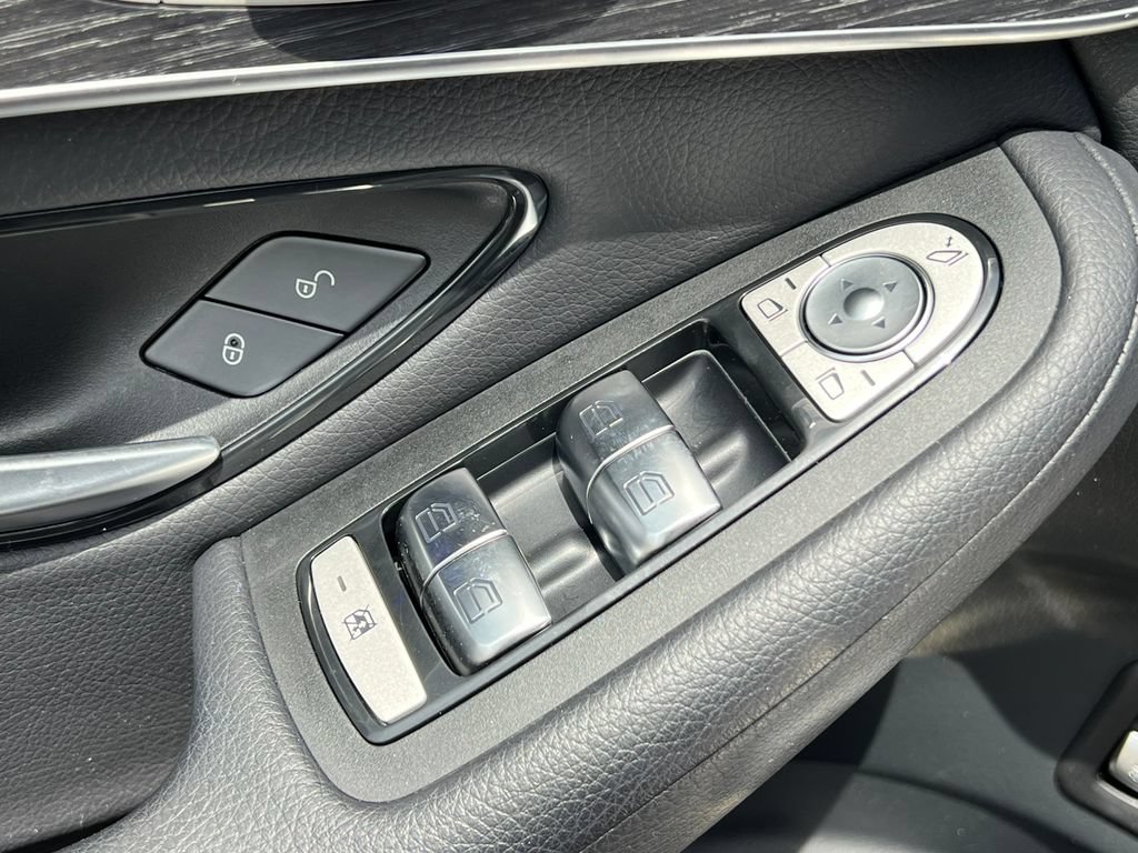 Used 2022 Mercedes-Benz GLC 300 4MATIC w/ Premium Package Lite image 15