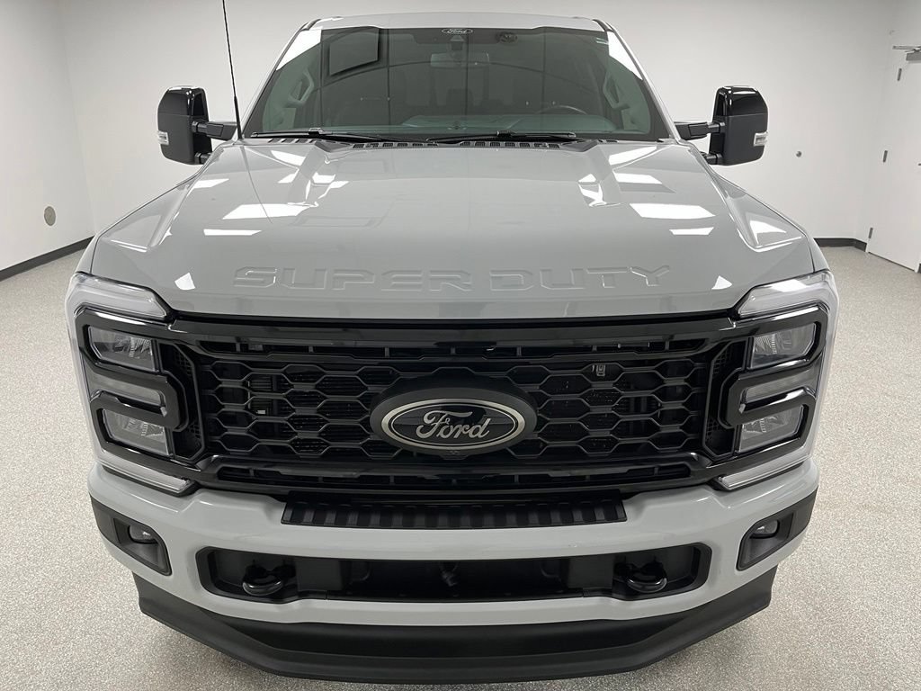 Used 2026 Ford F350 Lariat w/ Black Appearance Package AWD/4WD image 3