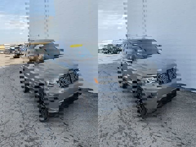 Used 2022 Jeep Grand Cherokee Laredo X image 1