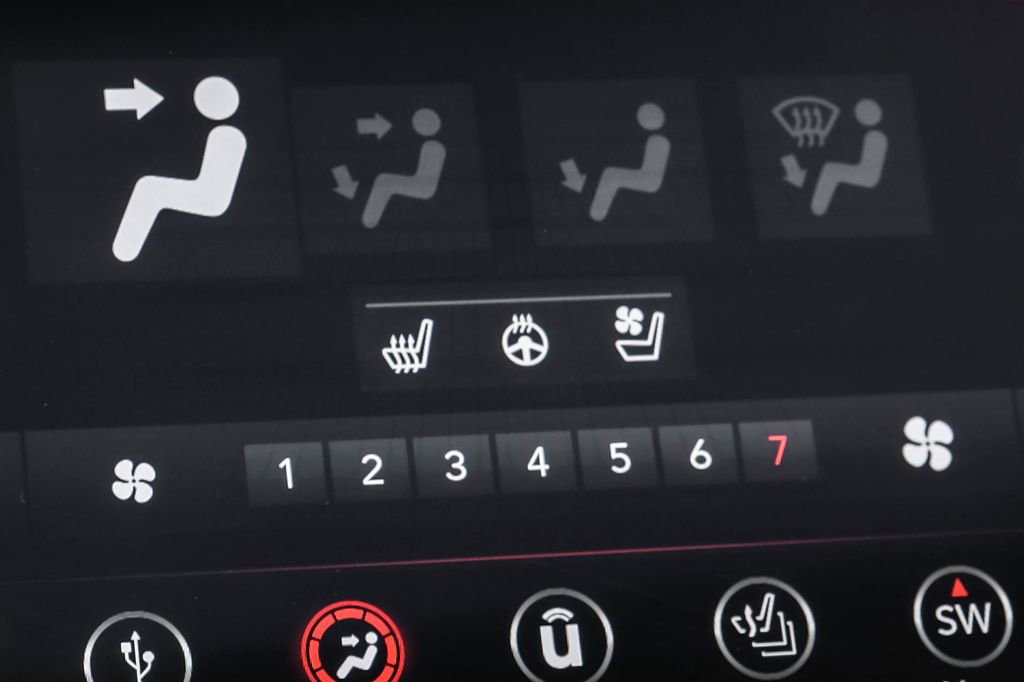 Used 2018 Dodge Challenger R/T Plus image 21