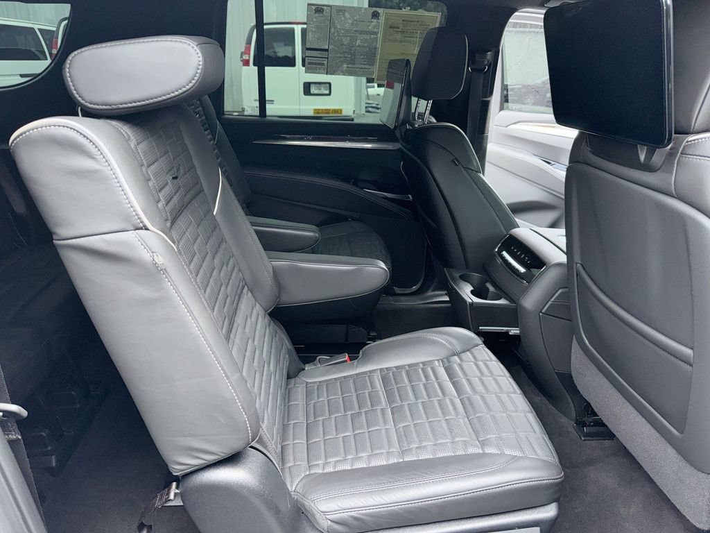 Used 2025 Cadillac Escalade ESV Sport Platinum AWD/4WD image 29