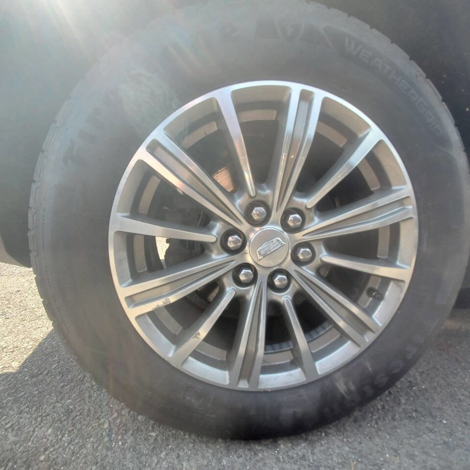 Used 2017 Cadillac XT5 Luxury w/ Driver Awareness Package AWD/4WD image 27