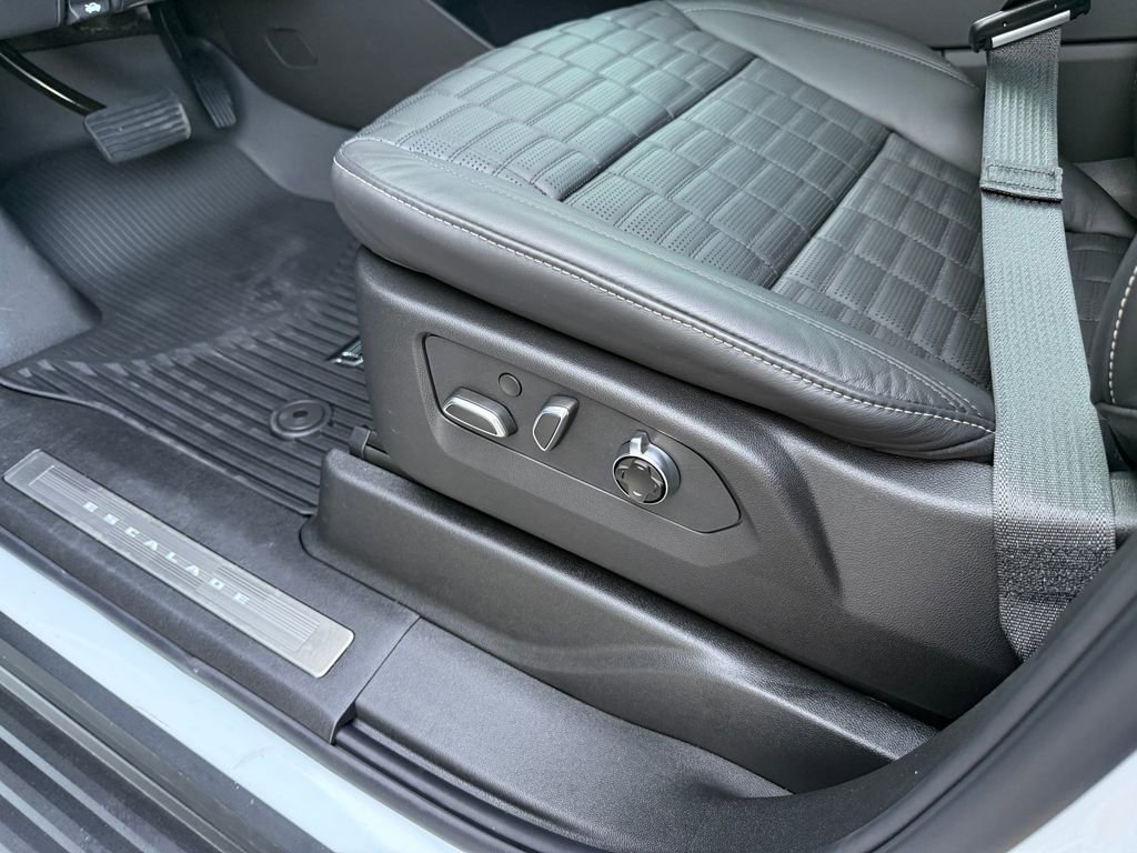 Used 2026 Cadillac Escalade Platinum Sport w/ LPO, ONYX Package image 40