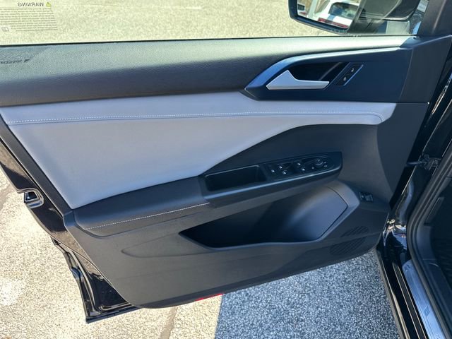 Certified 2024 Volkswagen Taos SE AWD/4WD image 11