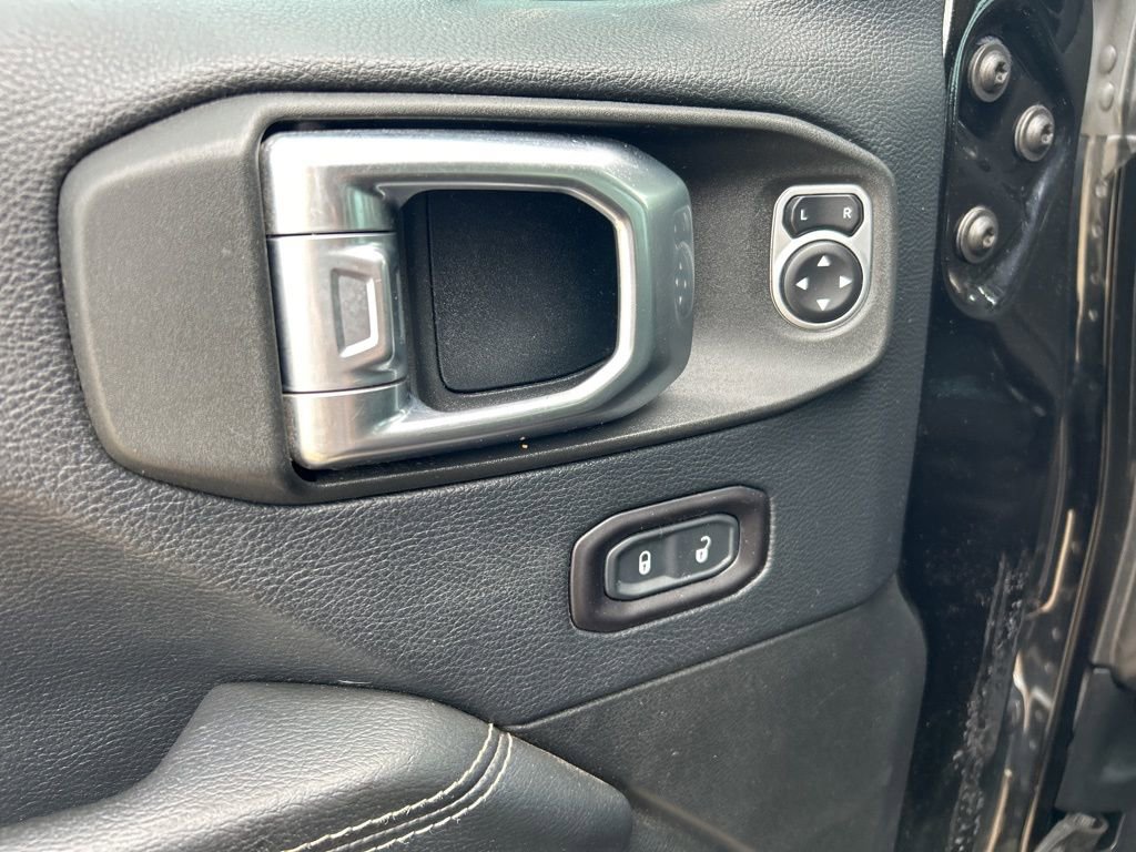 Used 2019 Jeep Wrangler Unlimited Sahara AWD/4WD image 13