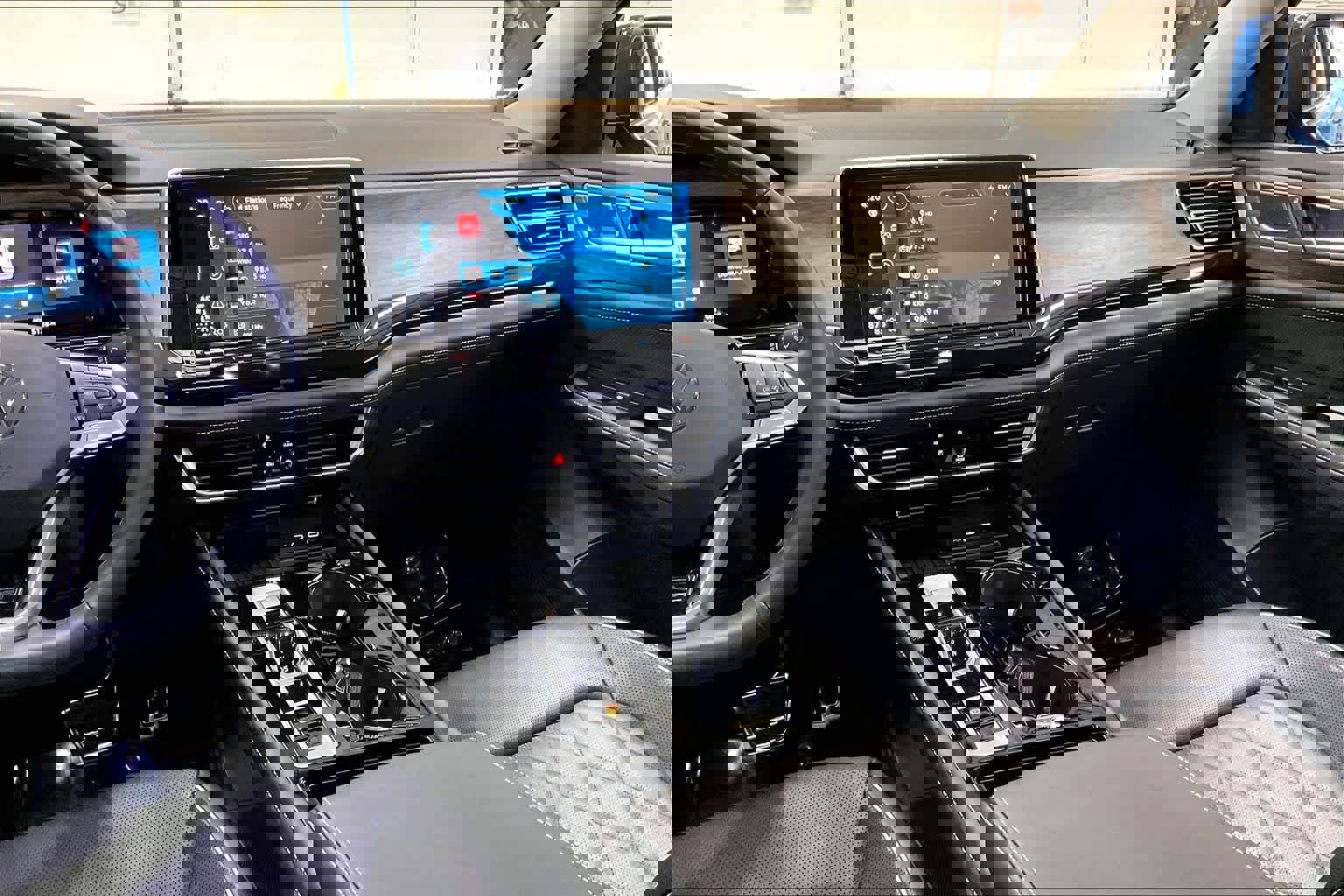 Used 2025 Volkswagen Atlas SEL Premium R-Line image 8