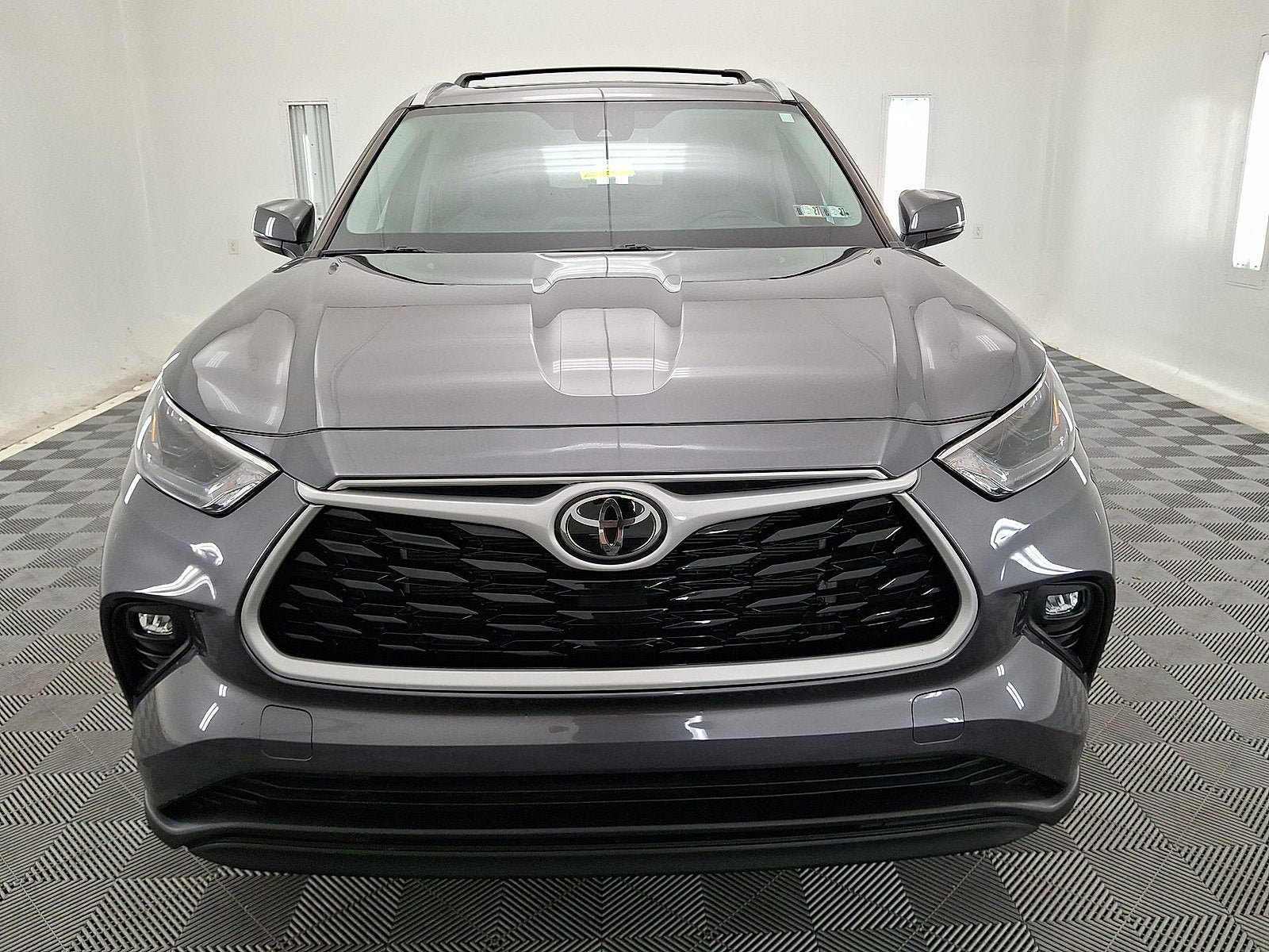 Used 2023 Toyota Highlander XLE AWD/4WD image 21