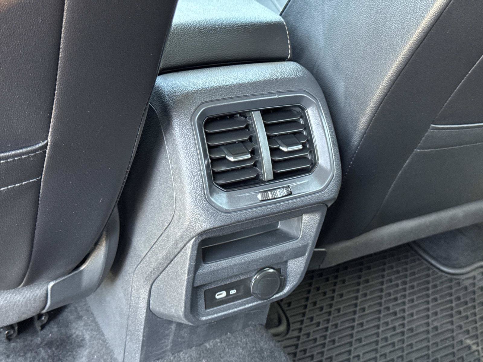 Certified 2024 Volkswagen Tiguan SE FWD image 28