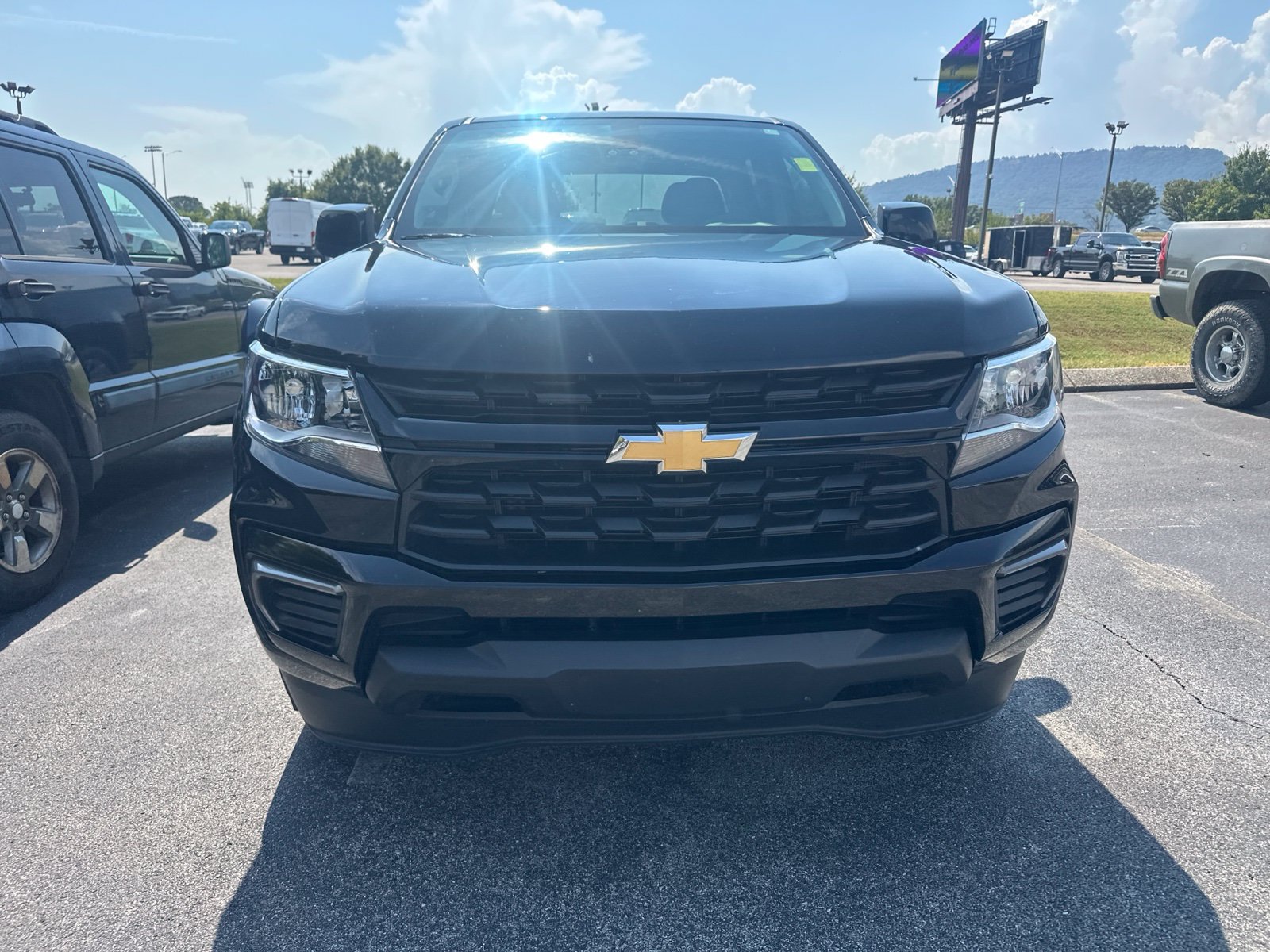 Used 2022 Chevrolet Colorado LT RWD image 2