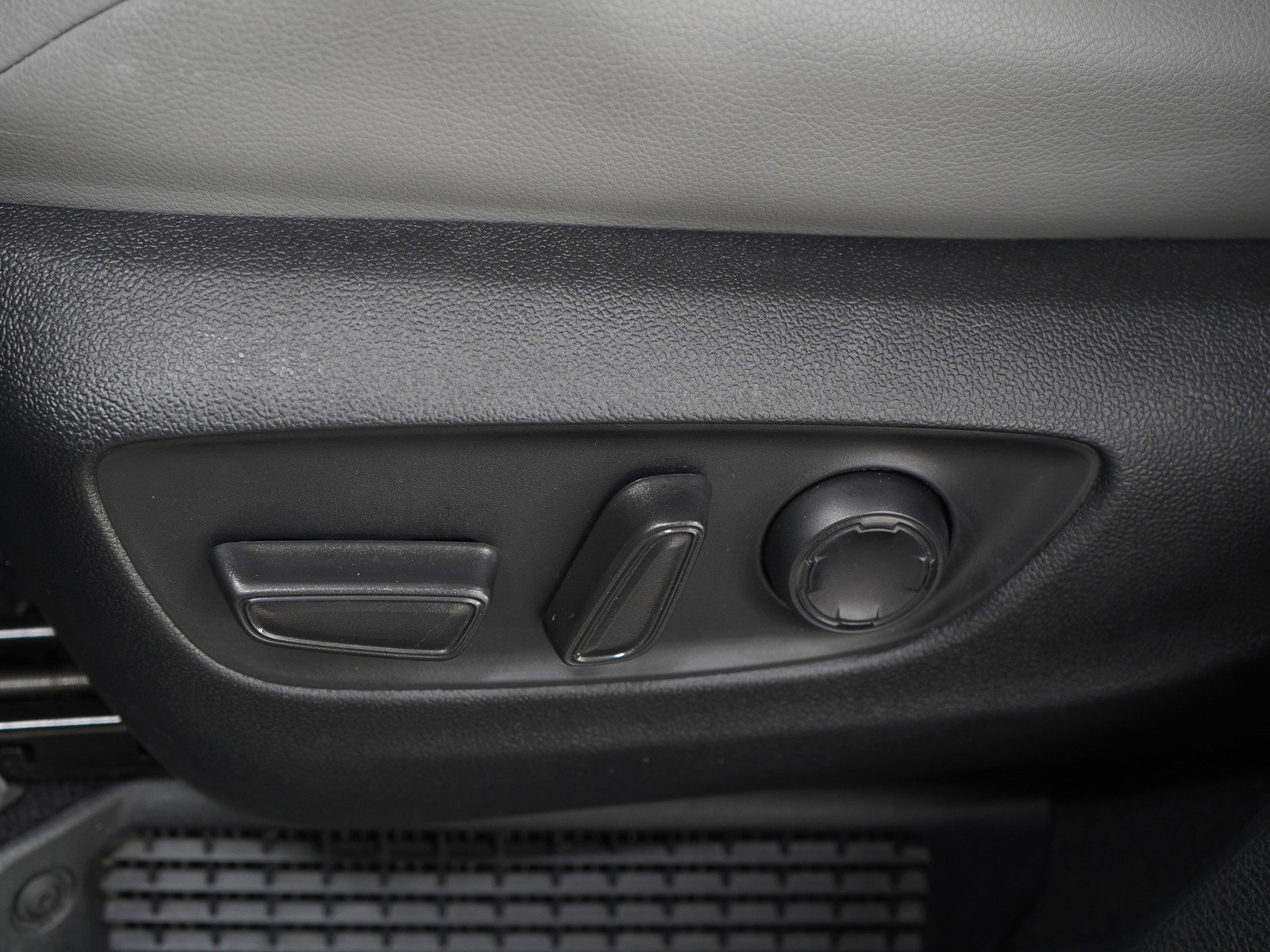 Used 2025 Toyota Sienna XLE w/ XLE Plus Package AWD/4WD image 25