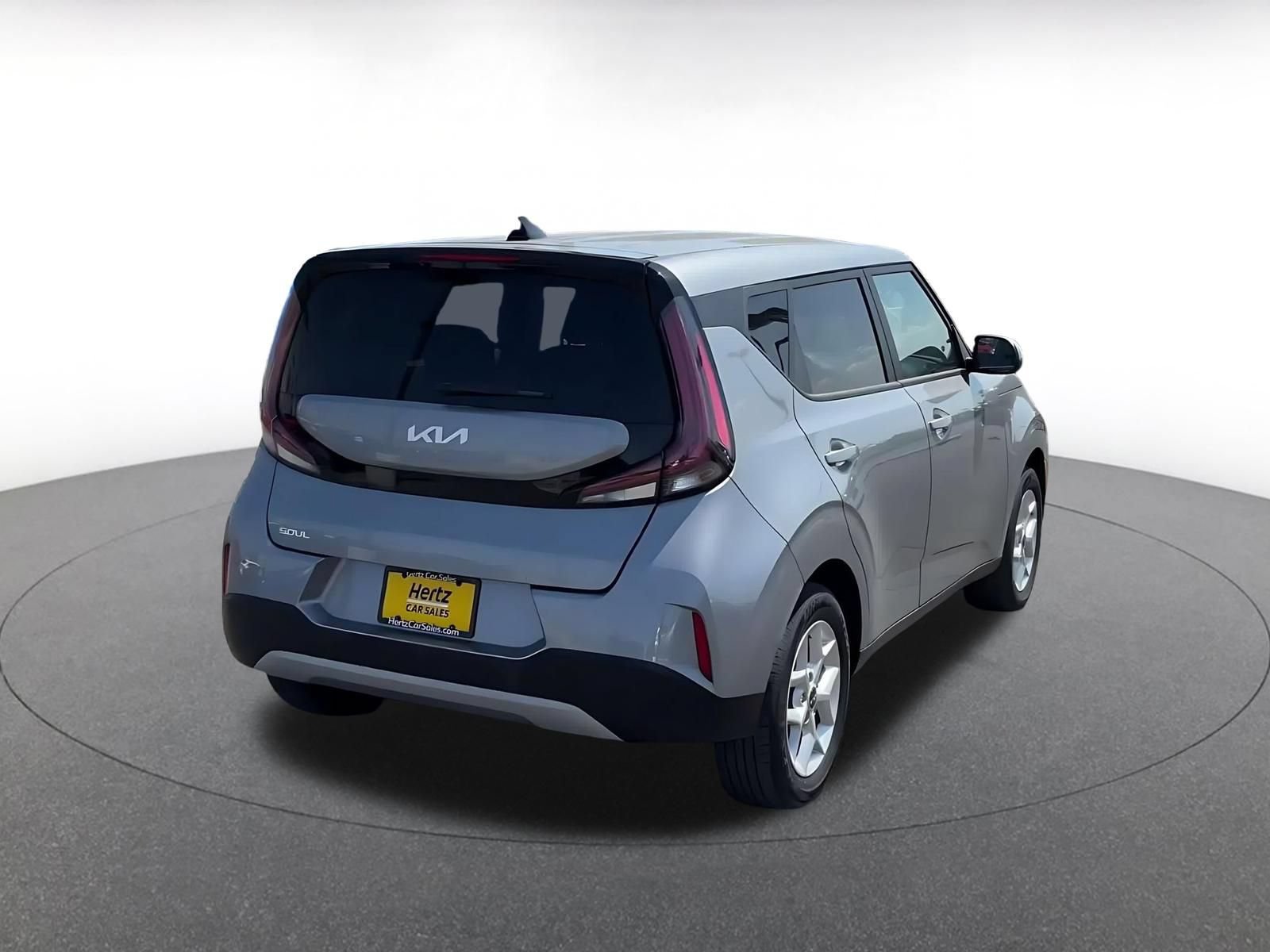 Used 2025 Kia Soul LX w/ LX Technology Package FWD image 11