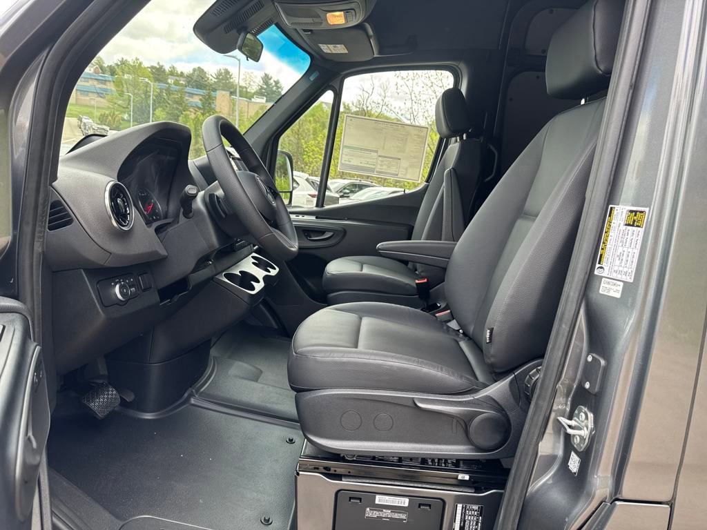 New 2025 Mercedes-Benz Sprinter 2500 image 9