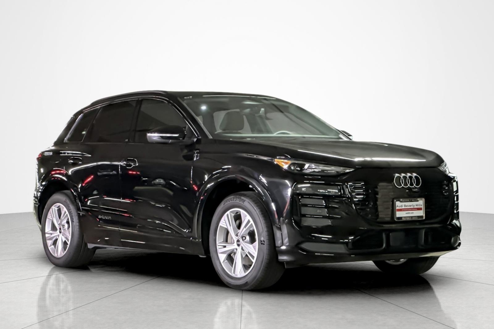 Used 2025 Audi Q6 e-tron Premium w/ Convenience Package RWD image 7