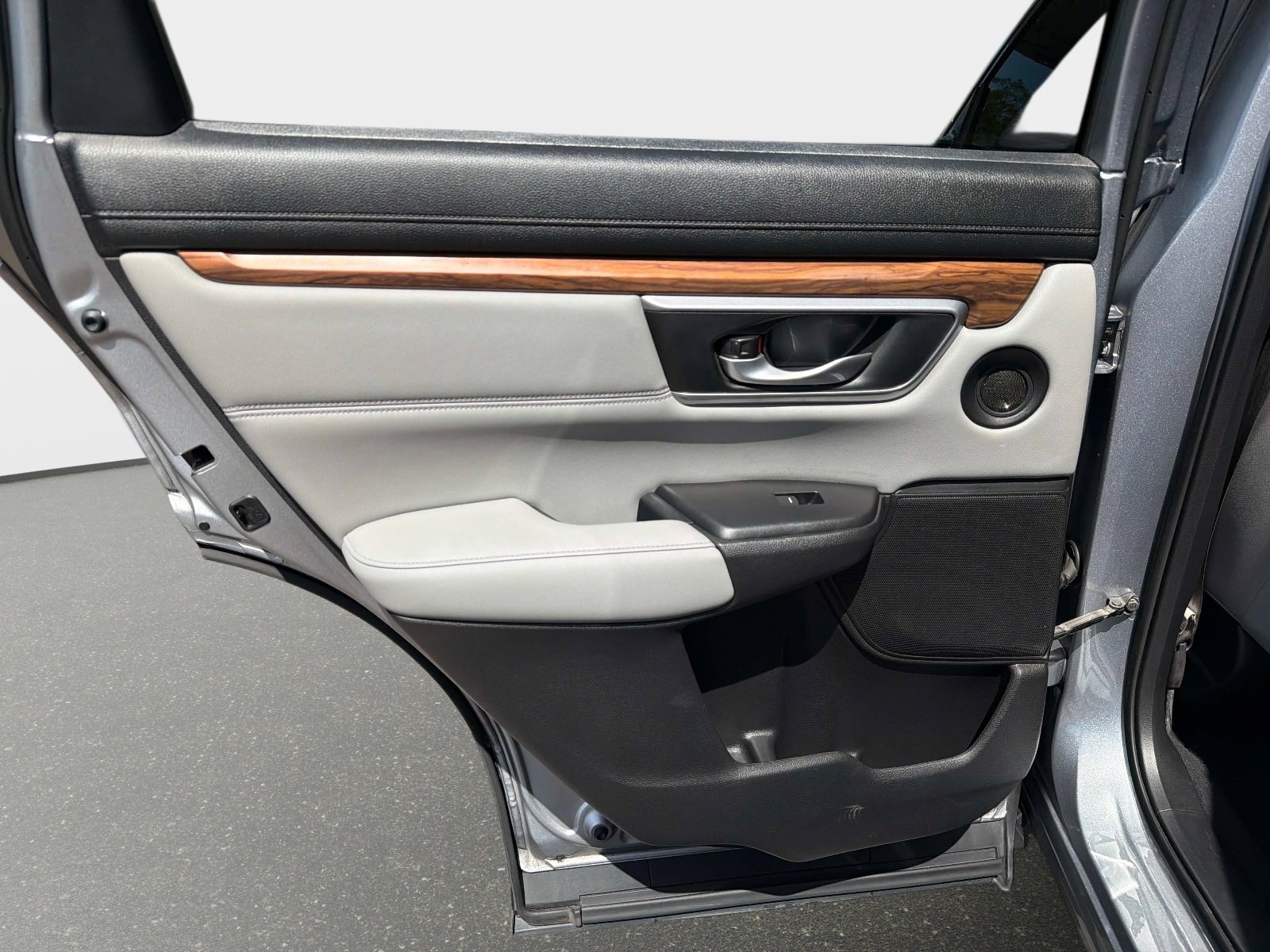 Used 2017 Honda CR-V EX-L image 11