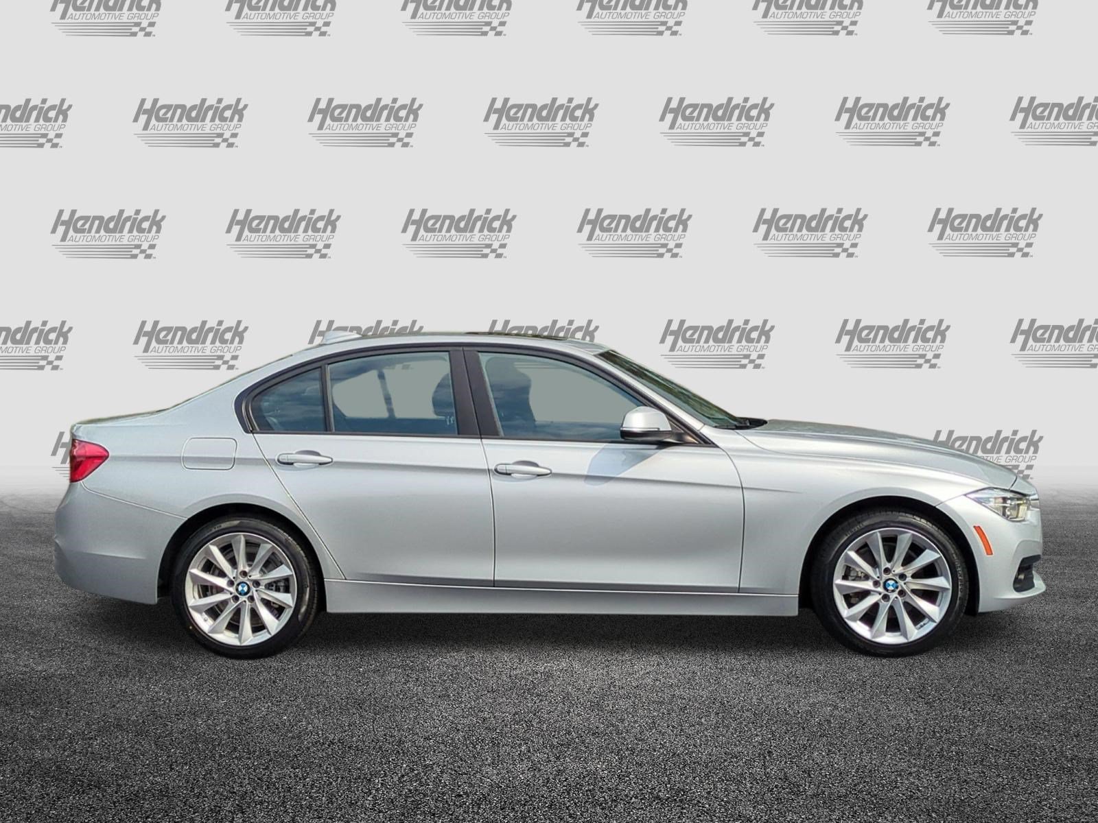 Used 2018 BMW 320i xDrive Sedan AWD/4WD image 11