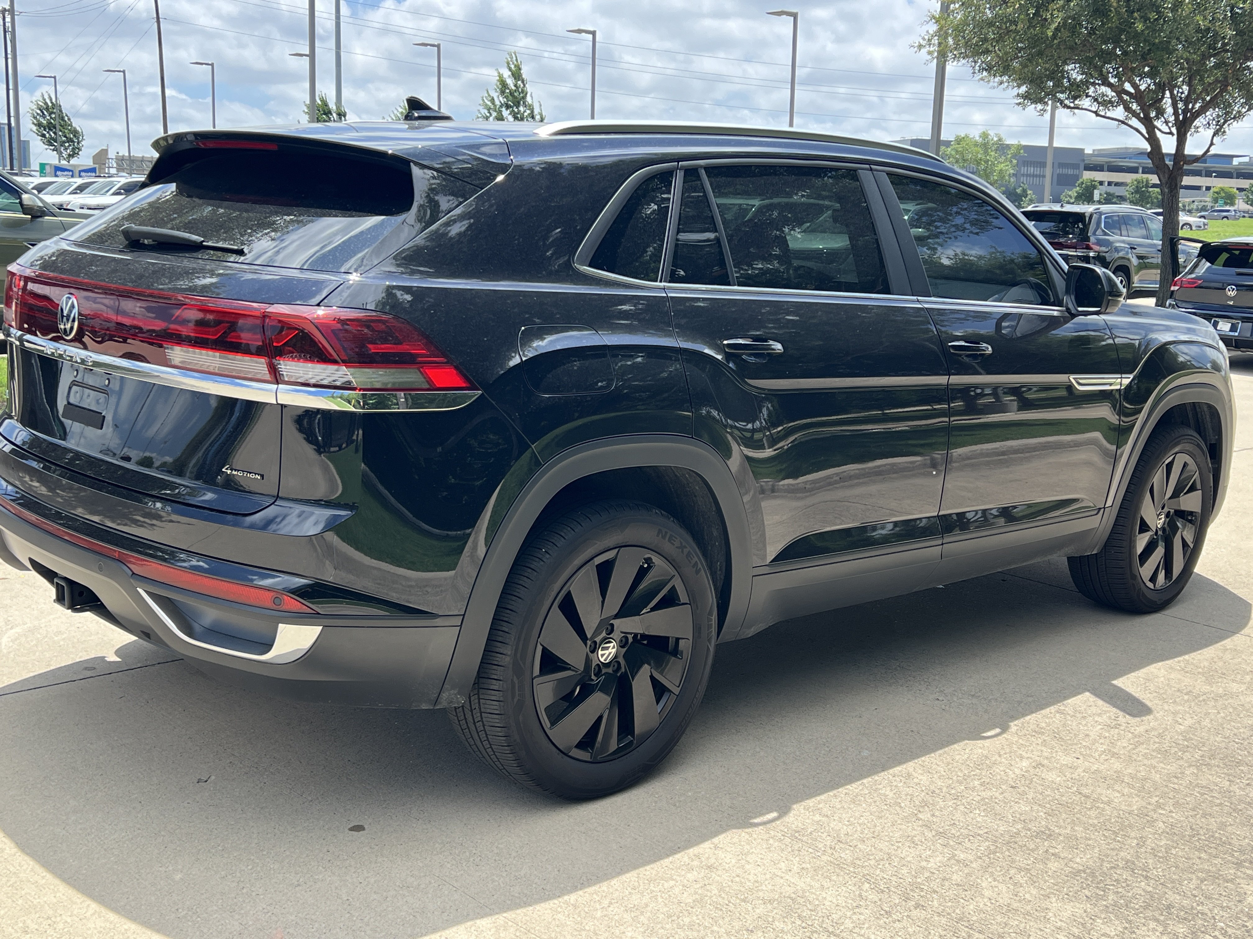 Certified 2026 Volkswagen Atlas Cross Sport SE w/ Panoramic Sunroof Package AWD/4WD image 9