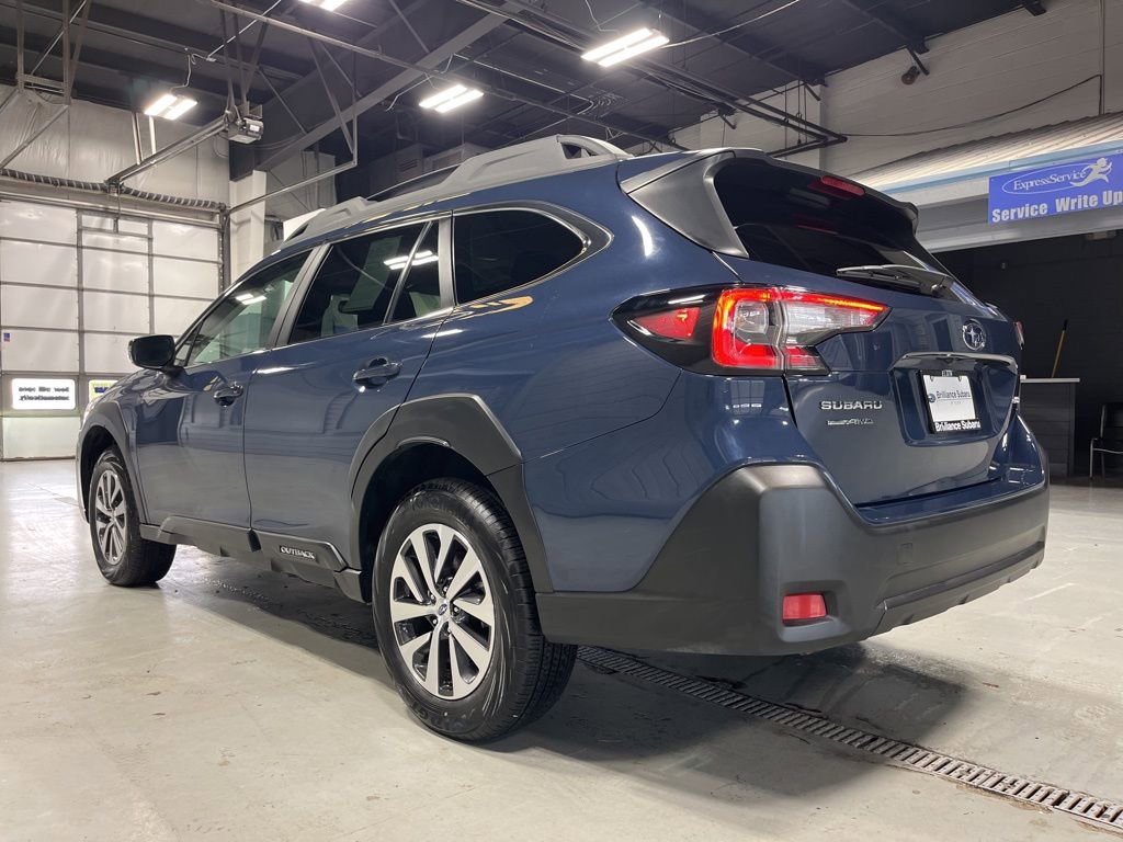 Certified 2025 Subaru Outback Premium image 6