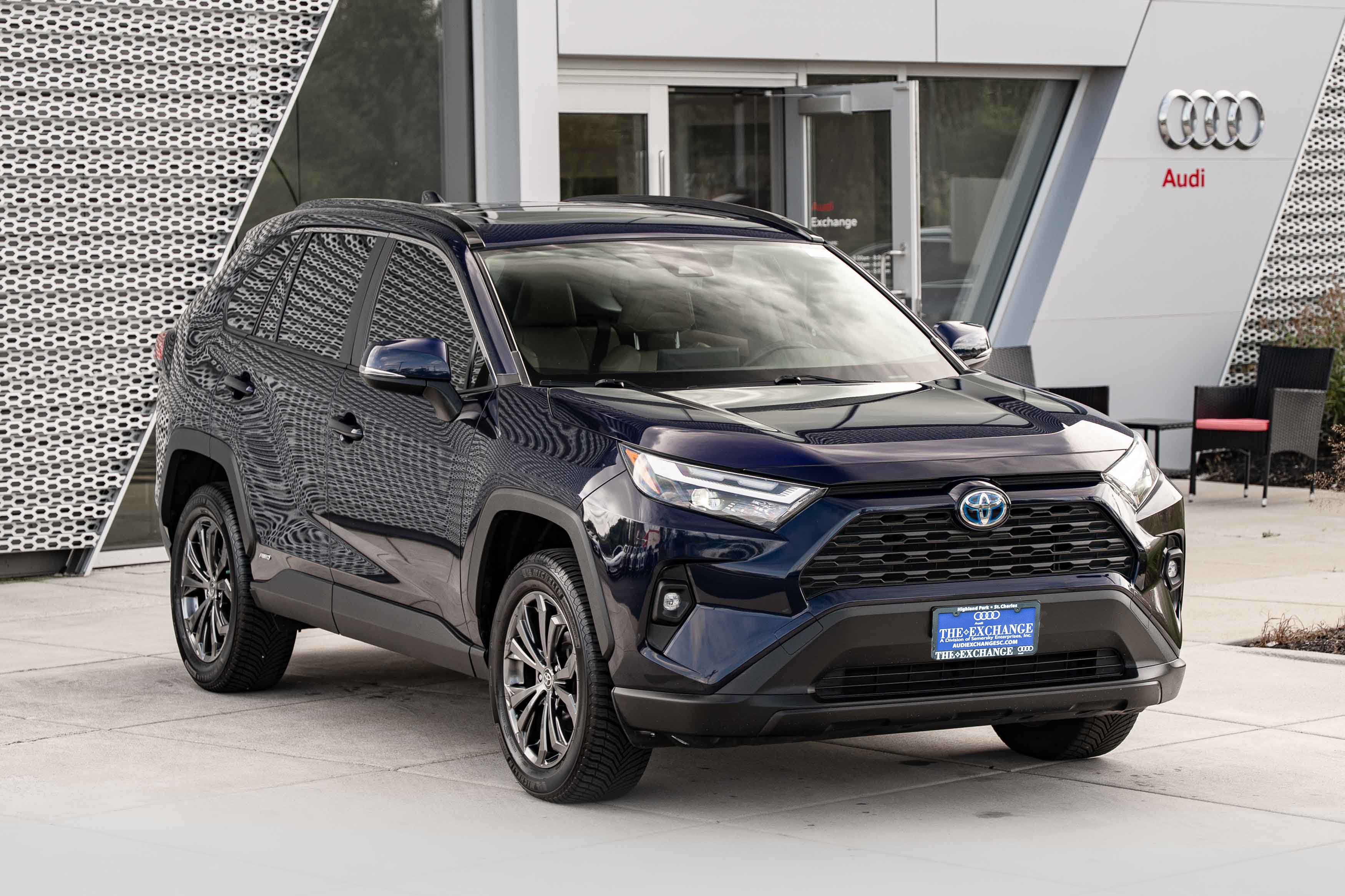 Used 2022 Toyota RAV4 XLE Premium AWD/4WD image 2