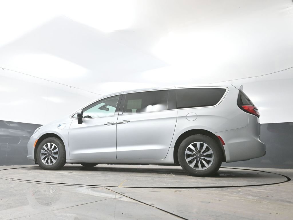Used 2023 Chrysler Pacifica Touring-L image 29