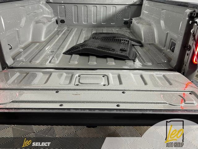 Used 2023 Jeep Gladiator Overland AWD/4WD image 14