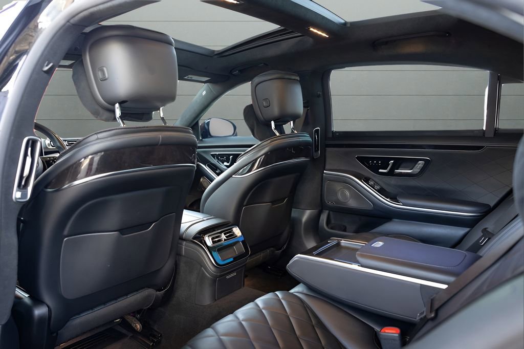 Used 2022 Mercedes-Benz S 580 4MATIC Sedan w/ AMG Line Package image 58