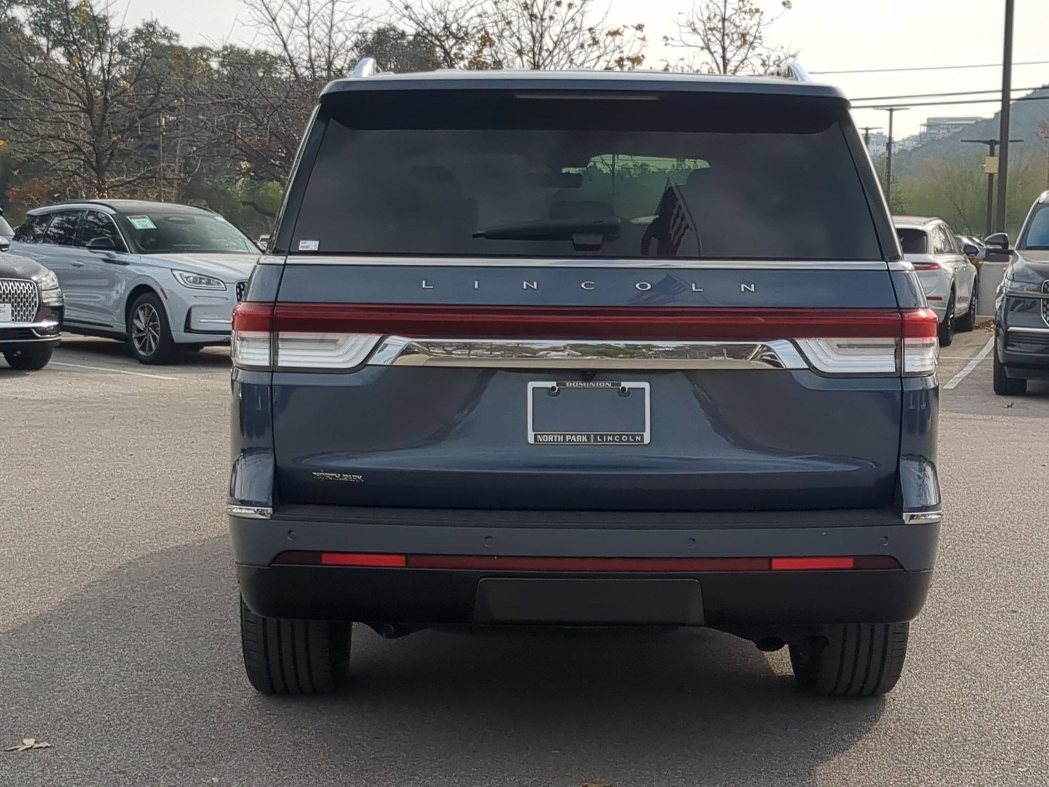 Used 2022 Lincoln Navigator Reserve image 4