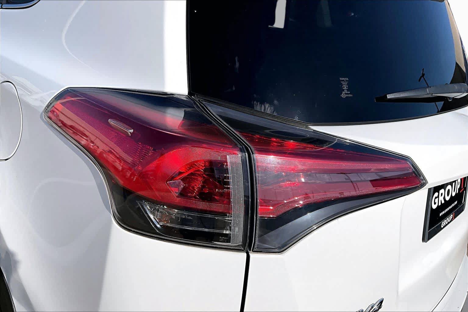 Used 2018 Toyota RAV4 LE FWD image 28