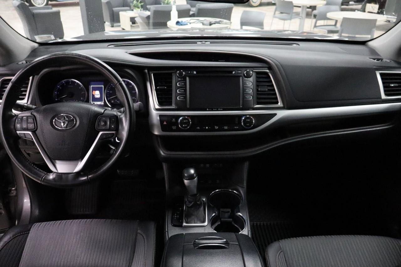 Used 2017 Toyota Highlander Plus AWD/4WD image 12