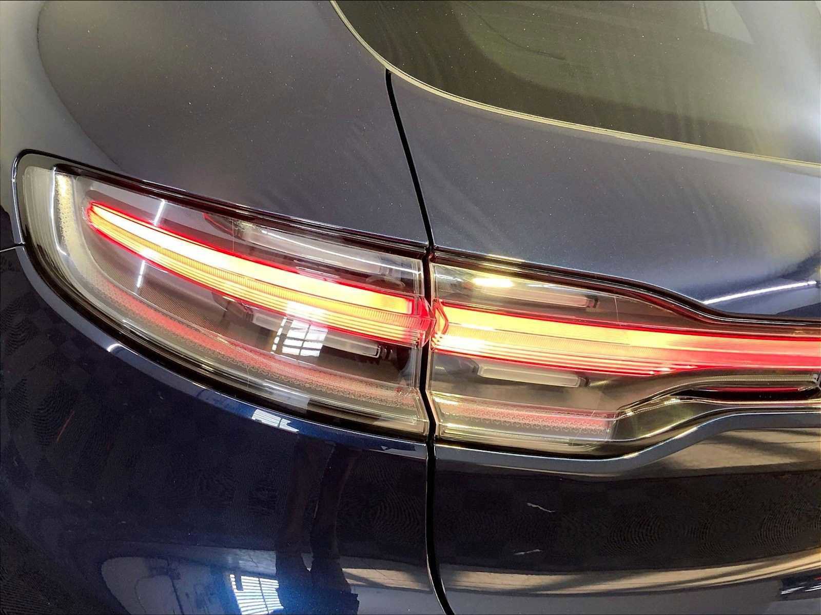 Certified 2023 Porsche Macan image 30