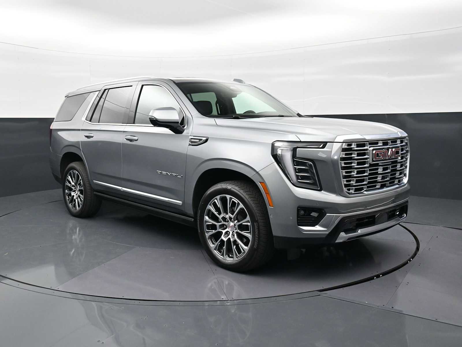 Used 2025 GMC Yukon Denali w/ Denali Reserve Package AWD/4WD image 3