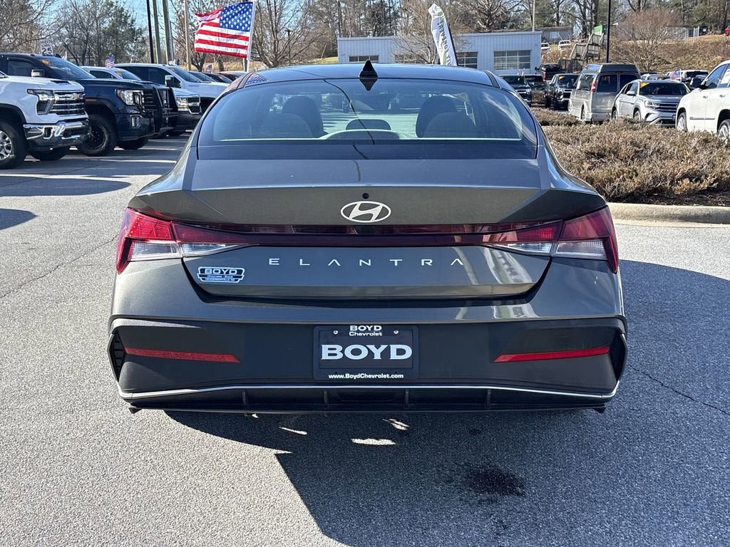 Used 2025 Hyundai Elantra SEL image 9