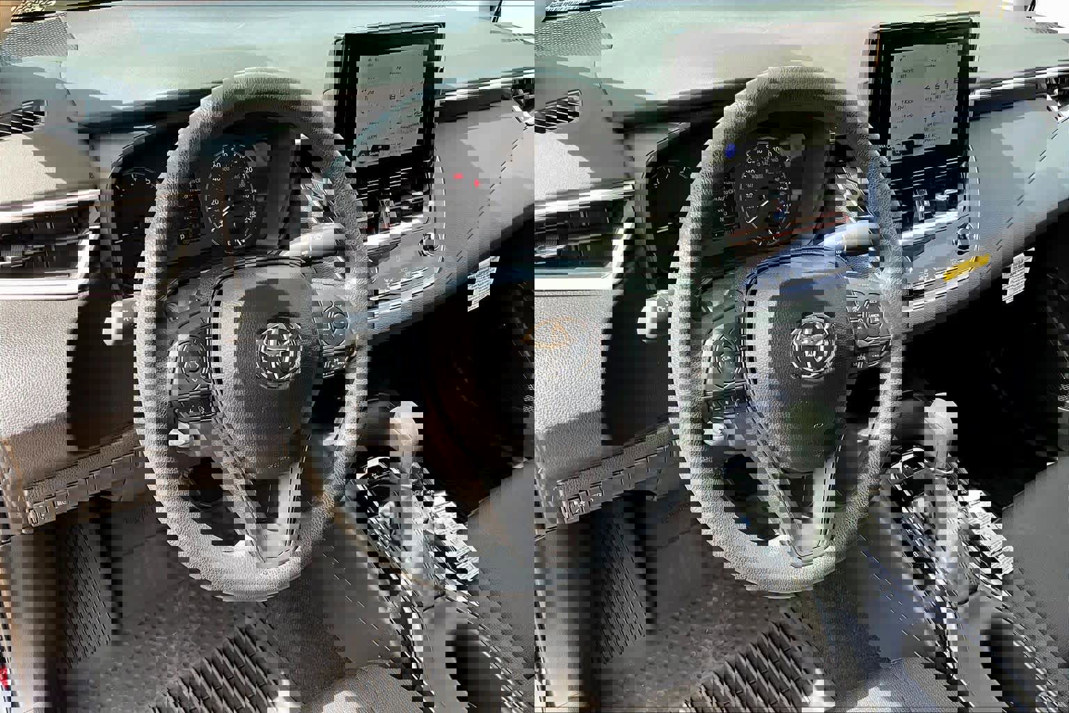 Used 2025 Toyota Corolla LE image 16