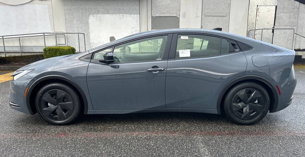 New 2027 Toyota Prius LE FWD image 8