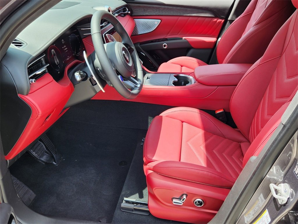 New 2025 Maserati Grecale GT image 6