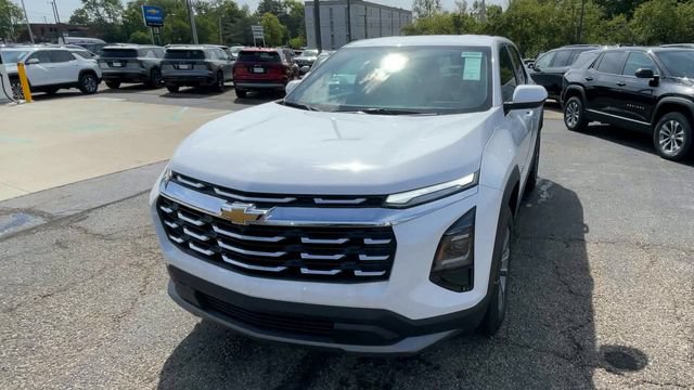 New 2027 Chevrolet Equinox LT w/ LPO, Floor Liner Package FWD image 5