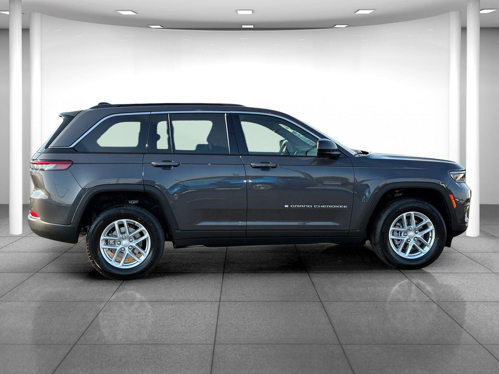 New 2026 Jeep Grand Cherokee Laredo X image 8