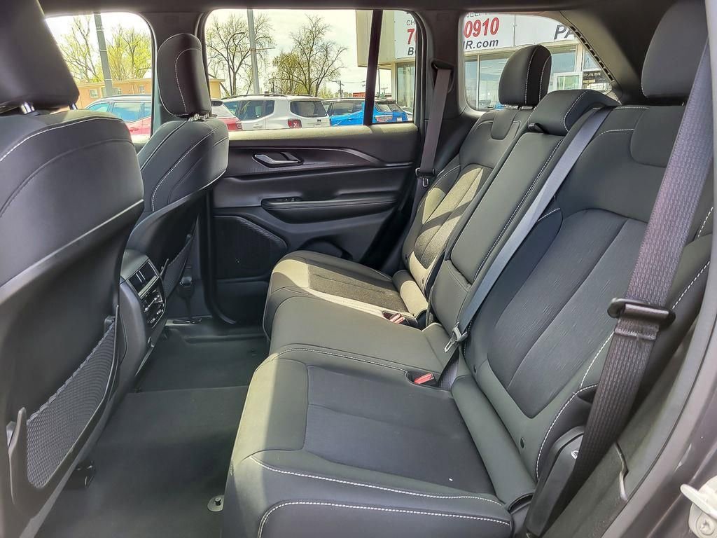 Used 2024 Jeep Grand Cherokee Laredo X w/ Luxury Tech Group I image 10
