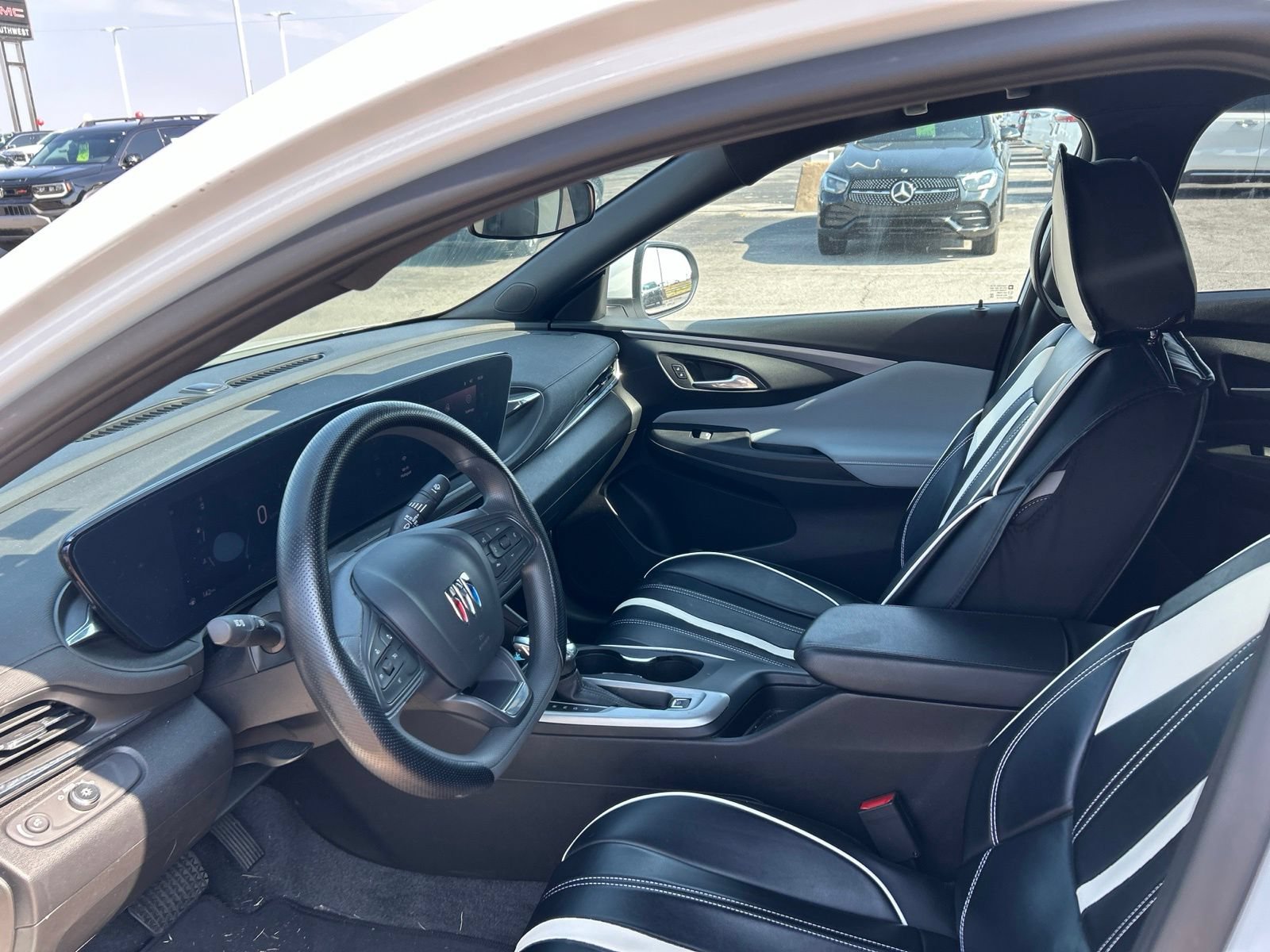 Used 2025 Buick Envista Preferred w/ Convenience II Package FWD image 12