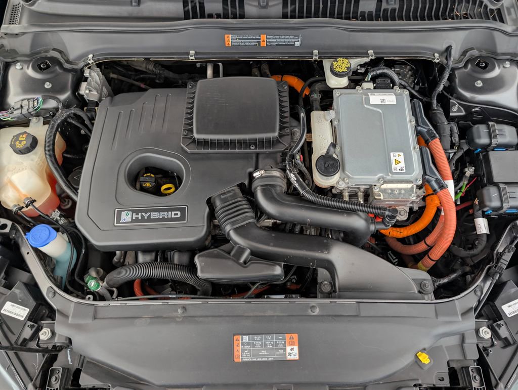 Used 2018 Ford Fusion SE w/ Equipment Group 602A FWD image 8