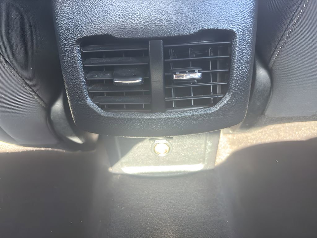 Used 2019 Ford Fusion SE FWD image 28