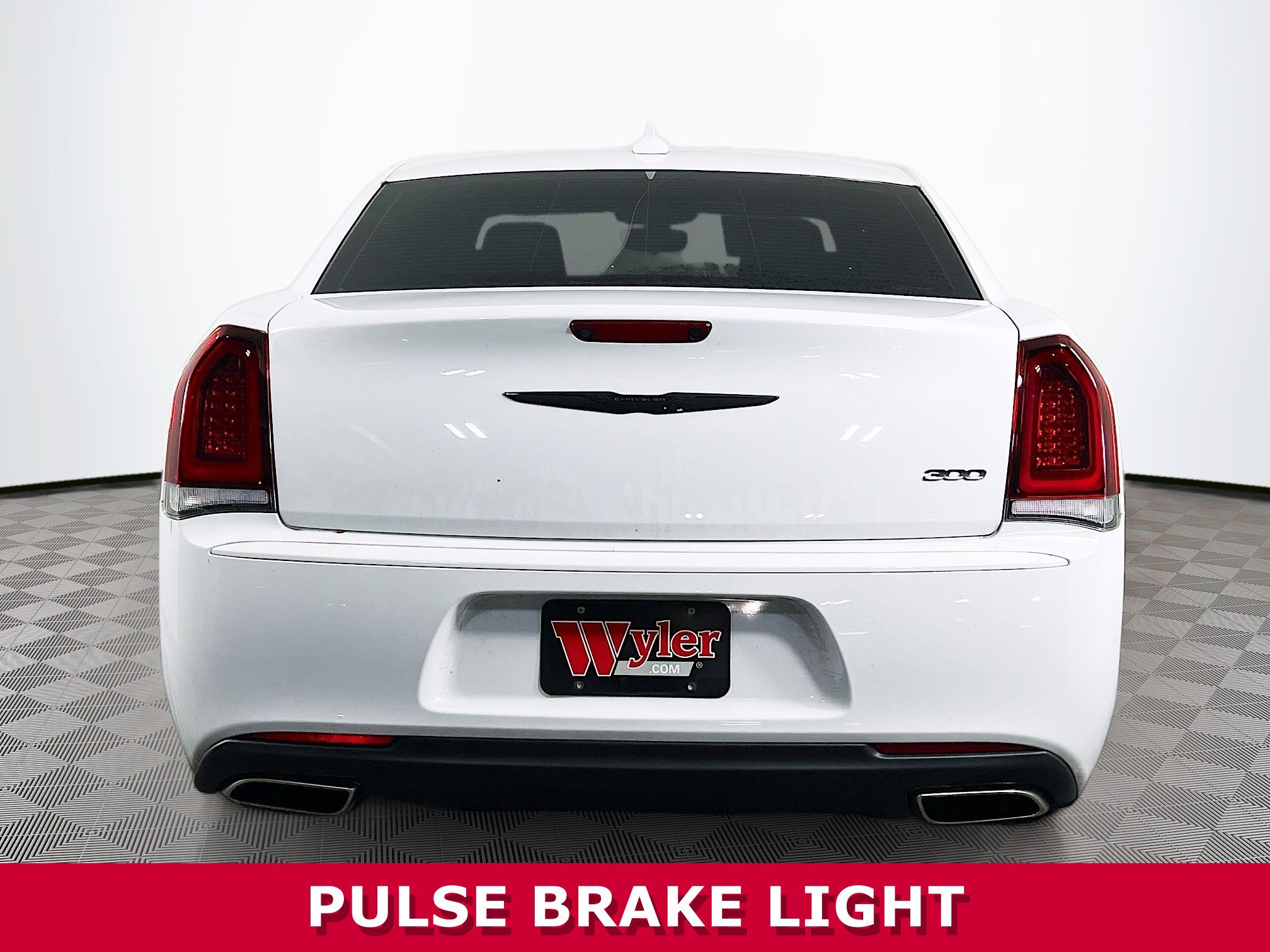 Used 2023 Chrysler 300 Touring w/ Sport Appearance Package image 26