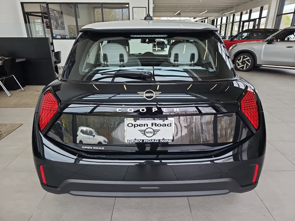 Certified 2025 MINI Cooper 2-Door Hardtop image 9