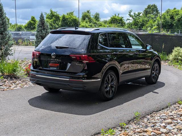 Used 2024 Volkswagen Tiguan SE w/ Panoramic Sunroof Package AWD/4WD image 5