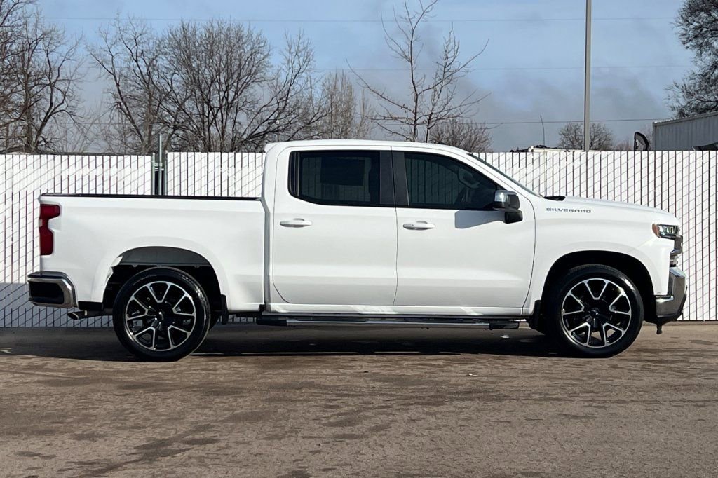 Used 2021 Chevrolet Silverado 1500 LT image 3