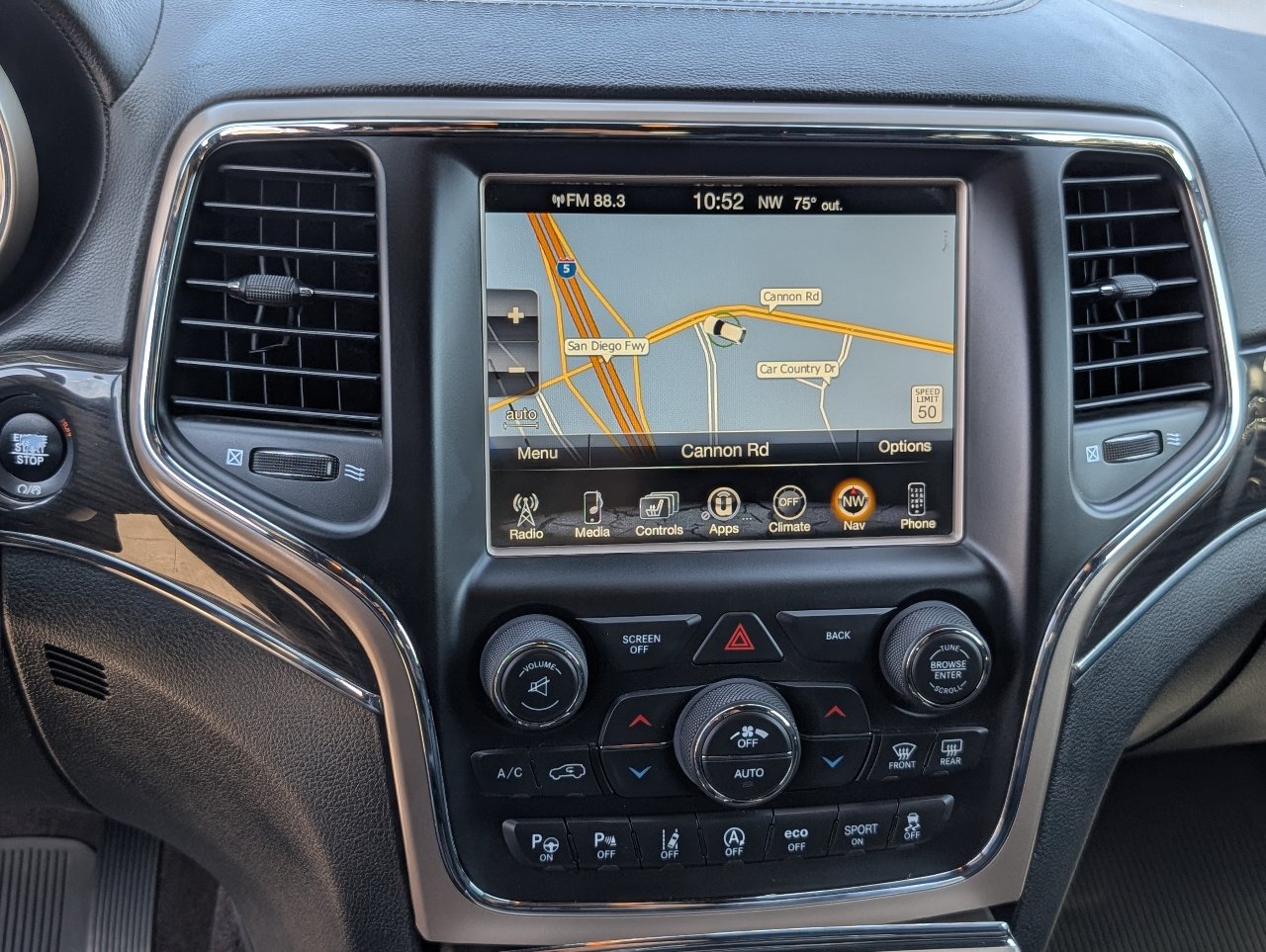 Used 2017 Jeep Grand Cherokee Overland w/ Jeep Active Safety Group RWD image 17