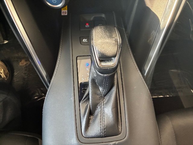 Used 2021 Toyota Venza LE w/ Carpet Mat Package (TMS) image 24